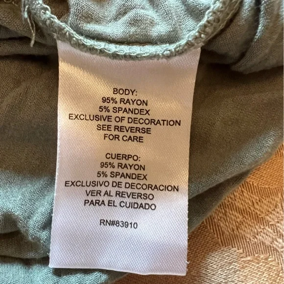 Rxb Women’s light green short sleeve top with gold accents Aztec design - Picture 4 of 4